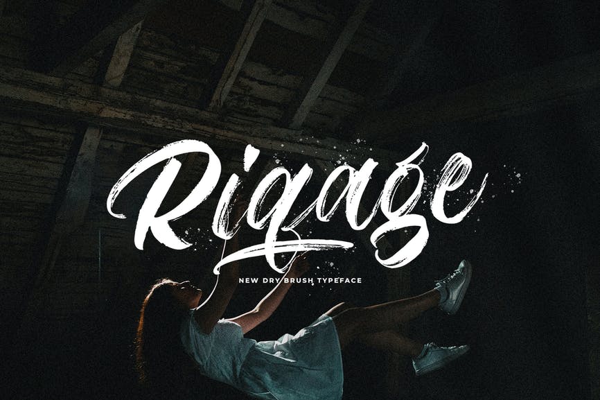 Riqage - Textured Brush Font