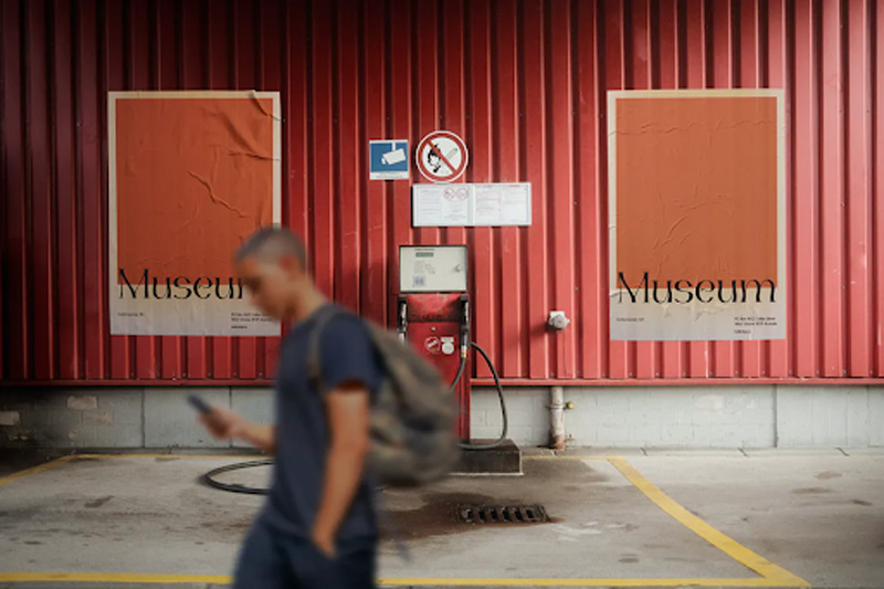 Wall Poster Mockup NNQD8QR